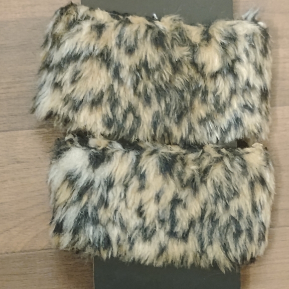 Steve Madden Y2K Leopard Print Faux Fur Boot Cuffs - Picture 4 of 4